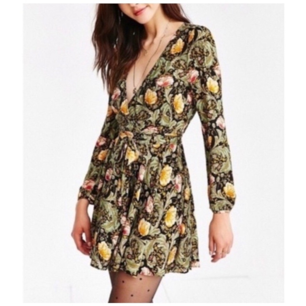 Ecote Floral Wrap dress size Medium